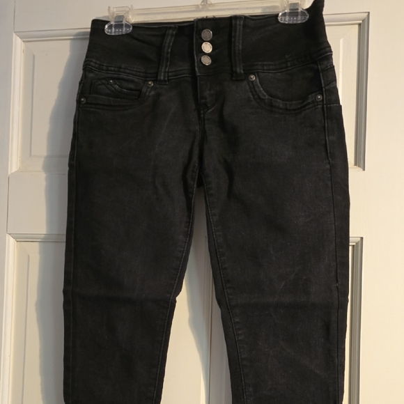 YMI Black Capris Pants - Picture 1 of 2
